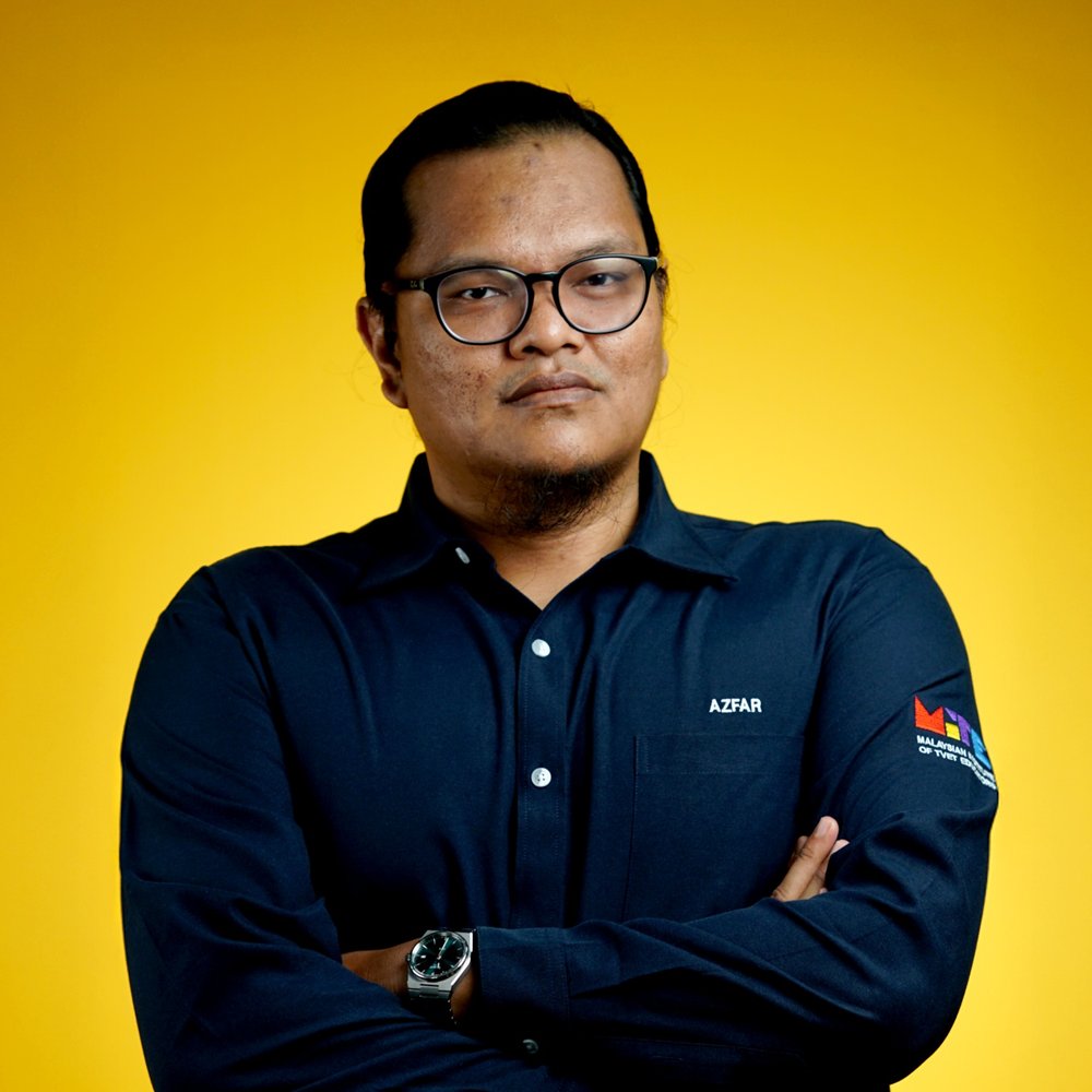 Nik Azfar, Pengarah Operasi / Pegawai Penilai di MITE